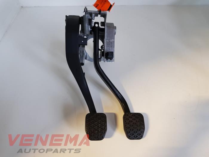 Set of pedals from a BMW 3 serie Touring (E91) 320i 16V 2011
