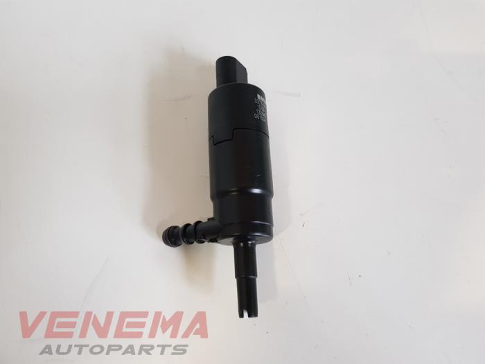 Używane Pompa spryskiwacza reflektorów BMW 3 serie Touring (E91) 320i 16V Cena € 24,99 Procedura marży oferowane przez Venema Autoparts