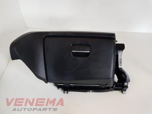 Usagé Boîte à gants BMW 1 serie (E87/87N) 116d 16V Prix € 79,99 Règlement à la marge proposé par Venema Autoparts