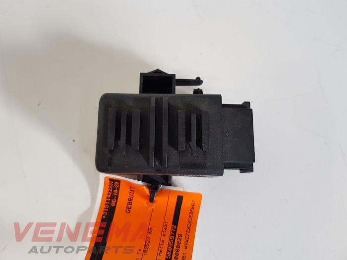 Module (miscellaneous) from a Volkswagen Passat Variant (365) 2.0 TDI 16V 170 2012