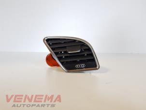 Used Dashboard vent Audi A4 Avant (B8) 2.0 TDI 177 16V Price € 29,99 Margin scheme offered by Venema Autoparts