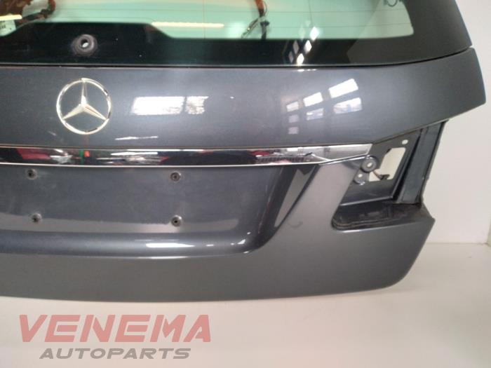 Hayon arrière d'un Mercedes-Benz E Estate (S212) E-250 CDI 16V BlueEfficiency,BlueTEC 2011