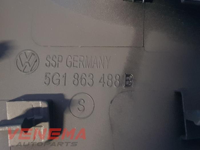 Obudowa slupka srodkowy prawy z Volkswagen Golf VII (AUA) 1.4 TSI 16V 2015