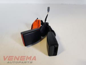 Used Rear seatbelt buckle, centre Renault Clio IV Estate/Grandtour (7R) 0.9 Energy TCE 90 12V Price € 24,99 Margin scheme offered by Venema Autoparts