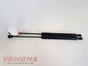 Used Set of tailgate gas struts Renault Clio IV Estate/Grandtour (7R) 0.9 Energy TCE 90 12V Price € 24,99 Margin scheme offered by Venema Autoparts