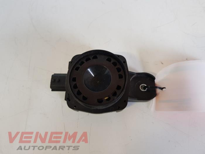 Alarm siren from a Renault Clio IV Estate/Grandtour (7R) 0.9 Energy TCE 90 12V 2018