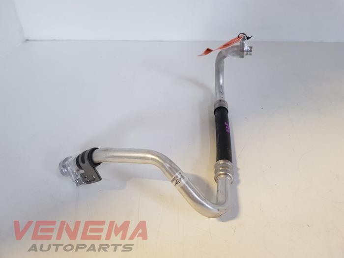 Air conditioning line from a Renault Clio IV Estate/Grandtour (7R) 0.9 Energy TCE 90 12V 2018