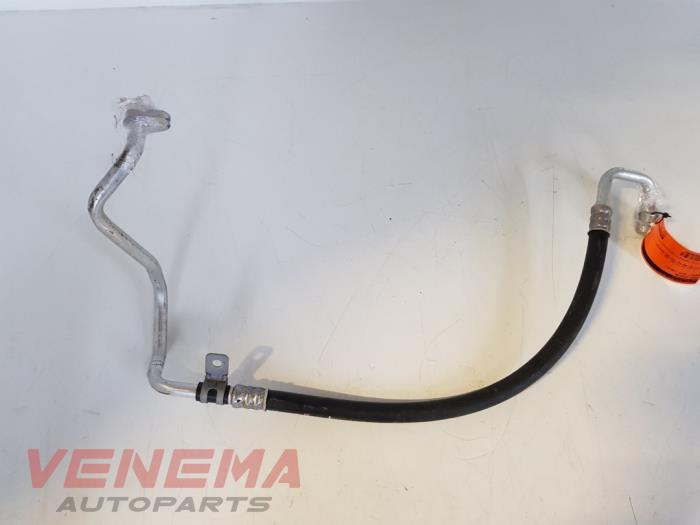 Air conditioning line from a Renault Clio IV Estate/Grandtour (7R) 0.9 Energy TCE 90 12V 2018