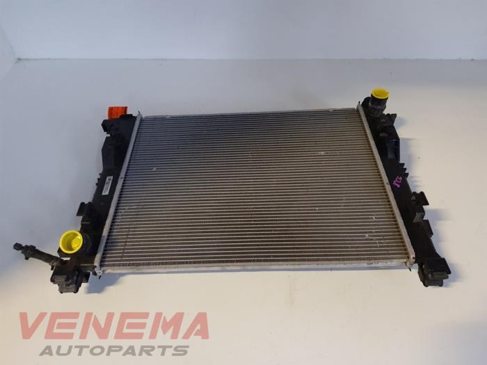 Usagé Radiateur Renault Clio IV Estate/Grandtour (7R) 0.9 Energy TCE 90 12V Prix € 69,99 Règlement à la marge proposé par Venema Autoparts