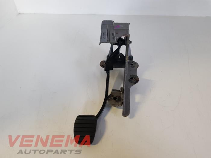 Używane Pedal hamulca Renault Clio IV Estate/Grandtour (7R) 0.9 Energy TCE 90 12V Cena € 39,99 Procedura marży oferowane przez Venema Autoparts