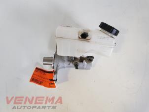 Used Master cylinder Renault Clio IV Estate/Grandtour (7R) 0.9 Energy TCE 90 12V Price € 14,99 Margin scheme offered by Venema Autoparts