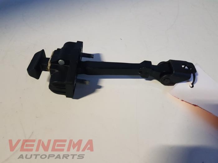 Rear door stop 4-door, right from a Renault Clio IV Estate/Grandtour (7R) 0.9 Energy TCE 90 12V 2018
