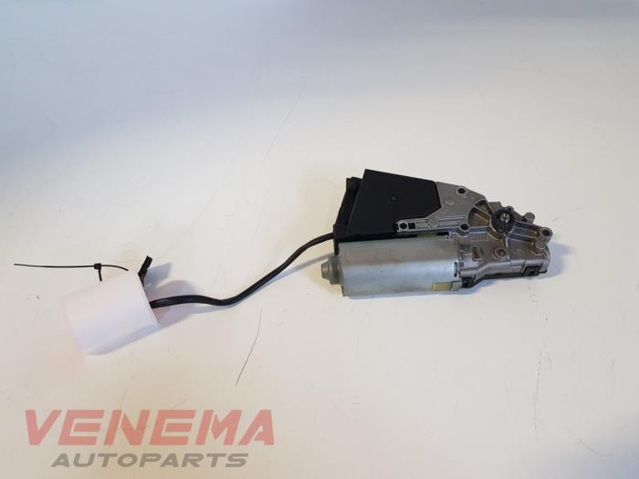 Używane Silnik szyberdachu Volkswagen Passat Variant (3C5) 2.0 FSI 16V Cena € 49,99 Procedura marży oferowane przez Venema Autoparts