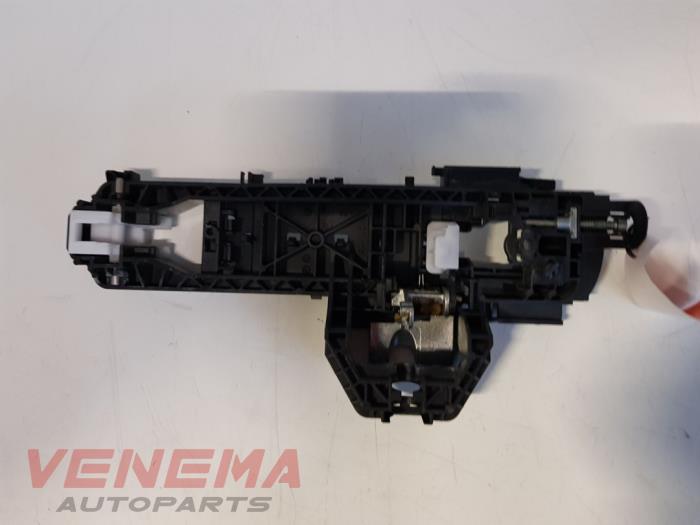 Usagé Divers Mercedes E (W212) E-200 CDI 16V BlueEfficiency,BlueTEC Prix € 14,99 Règlement à la marge proposé par Venema Autoparts