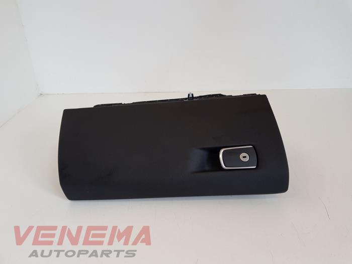 Glovebox from a BMW 3 serie Touring (F31) 330d xDrive 3.0 24V 2013