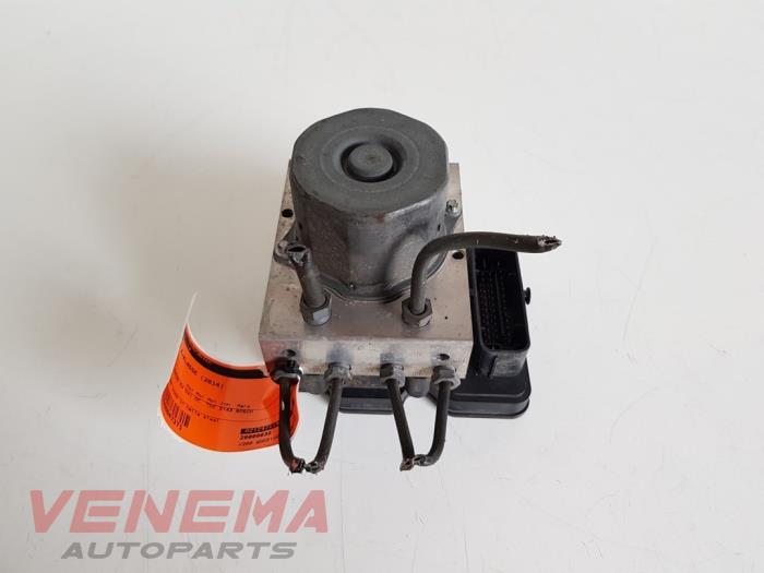 Used ABS pump Mercedes E (W212) E-200 CDI 16V BlueEfficiency,BlueTEC Price € 249,99 Margin scheme offered by Venema Autoparts