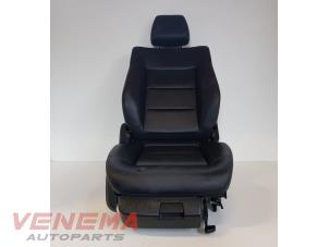 Używane Fotel prawy Mercedes E (W212) E-200 CDI 16V BlueEfficiency,BlueTEC Cena € 199,99 Procedura marży oferowane przez Venema Autoparts