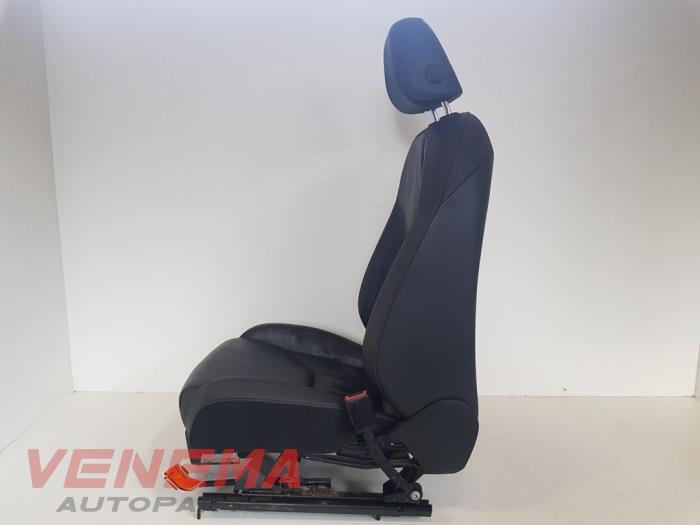 Asiento derecha de un Seat Leon (5FB) 2.0 TDI Ecomotive 16V 2014