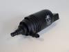 Windscreen washer pump from a BMW 3 serie Touring (E91) 320i 16V 2011