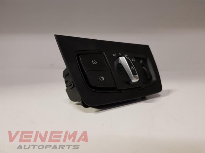 Light switch from a BMW 3 serie Touring (F31) 320d 2.0 16V Performance Power Kit 2013