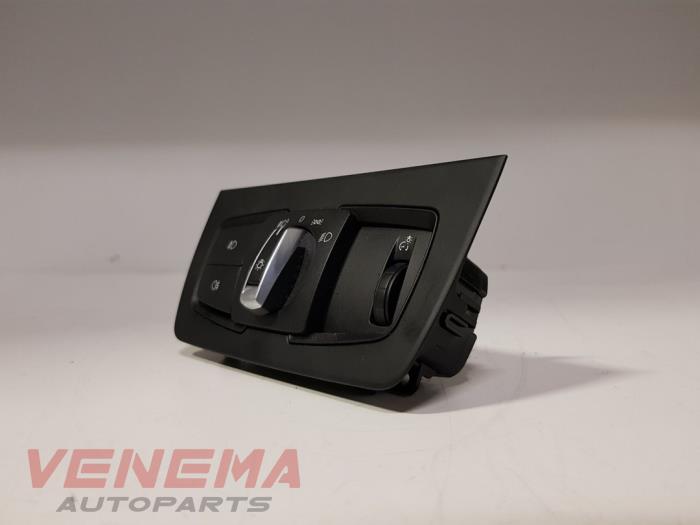 Light switch from a BMW 3 serie Touring (F31) 320d 2.0 16V Performance Power Kit 2013