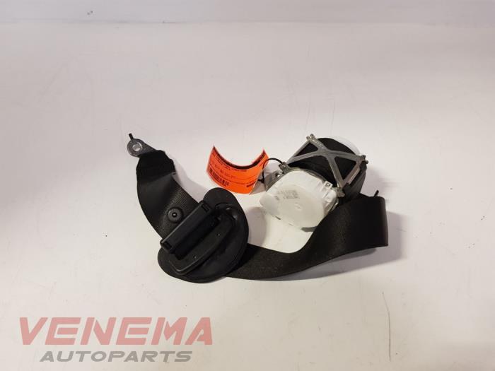 Front seatbelt, left from a BMW 3 serie Touring (F31) 320d 2.0 16V Performance Power Kit 2013