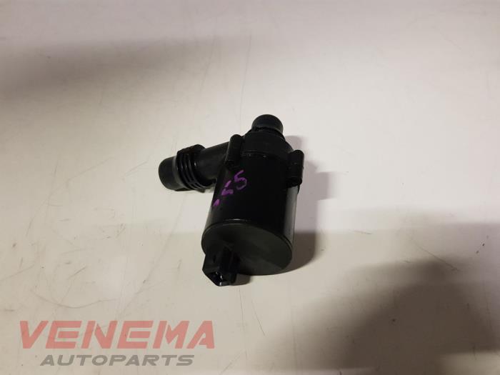 Begagnade Extra vattenpump BMW X5 (E70) 30d xDrive 3.0 24V Pris € 54,99 Marginaltabell erbjuds av Venema Autoparts