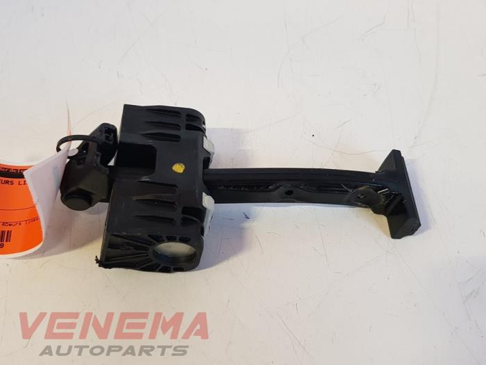 Begagnade Dörrstopp, 4-dörrars, vänster bak BMW X5 (E70) 30d xDrive 3.0 24V Pris € 14,99 Marginaltabell erbjuds av Venema Autoparts
