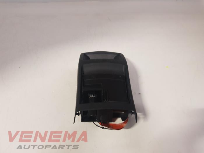 Begagnade Askkopp, bak Mercedes A (W176) 1.5 A-180 CDI, A-180d 16V Pris € 14,99 Marginaltabell erbjuds av Venema Autoparts