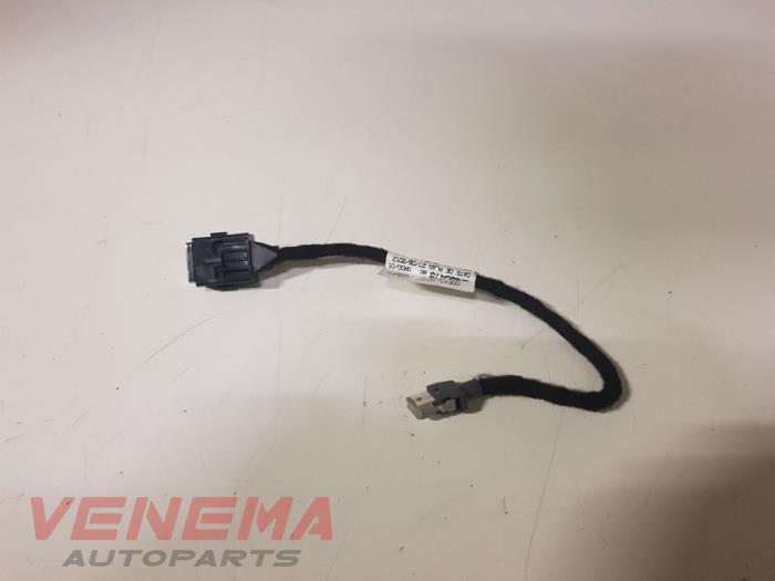 Enchufe USB de un Peugeot 308 (L3/L8/LB/LH/LP) 1.6 BlueHDi 120 2016