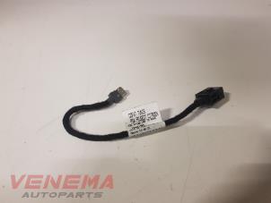 Used USB plug Peugeot 308 (L3/L8/LB/LH/LP) 1.6 BlueHDi 120 Price € 19,99 Margin scheme offered by Venema Autoparts
