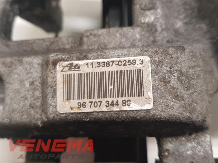 Rear brake calliper, left from a Peugeot 308 (L3/L8/LB/LH/LP) 1.6 BlueHDi 120 2016