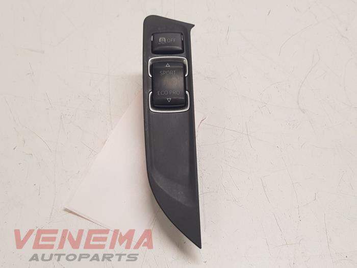 Używane Przelacznik ESP BMW 1 serie (F21) 114i 1.6 16V Cena € 14,99 Procedura marży oferowane przez Venema Autoparts