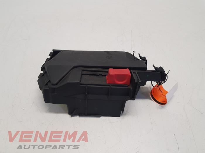 Begagnade Batterilock Mercedes A (W176) 2.2 A-200 CDI, A-200d 16V 4-Matic Pris € 14,99 Marginaltabell erbjuds av Venema Autoparts