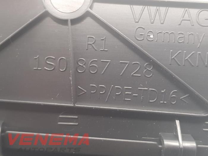 Tapicerka bagaznika z Volkswagen Up! (121) 1.0 12V 75 2014