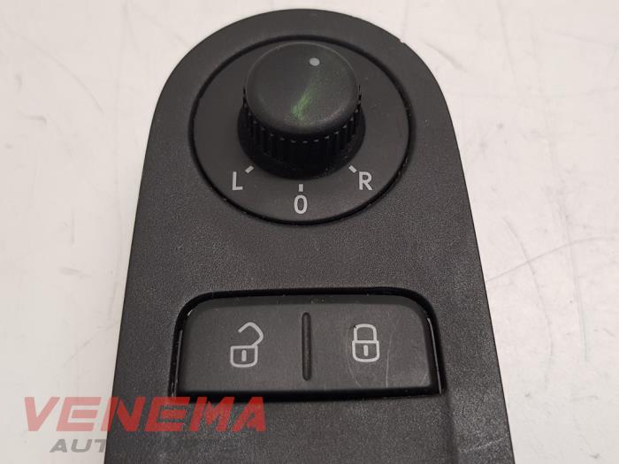 Central locking switch from a Volkswagen Up! (121) 1.0 12V 75 2014