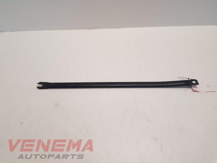 Front anti-roll bar from a BMW 3 serie Touring (E91) 318d 16V 2012