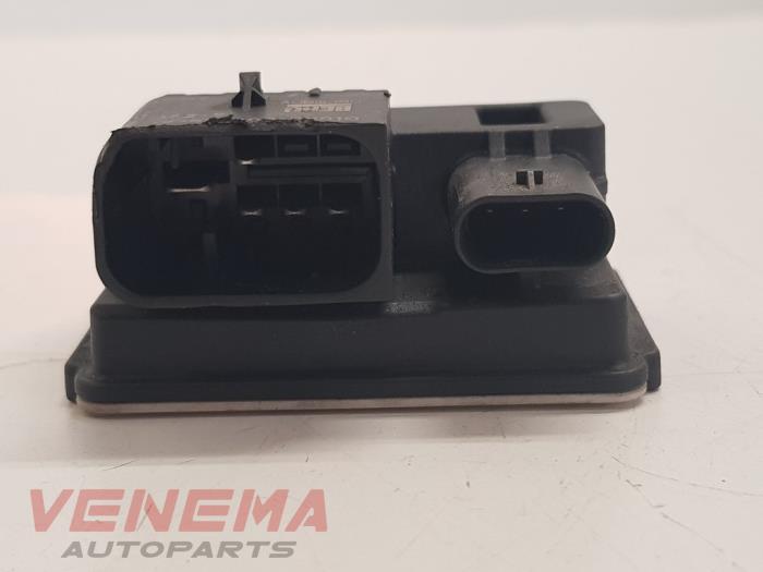 Glow plug relay from a BMW 3 serie Touring (E91) 318d 16V 2012