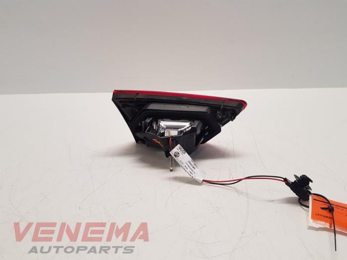 Taillight, right from a Renault Clio IV (5R) 0.9 Energy TCE 75 12V 2018