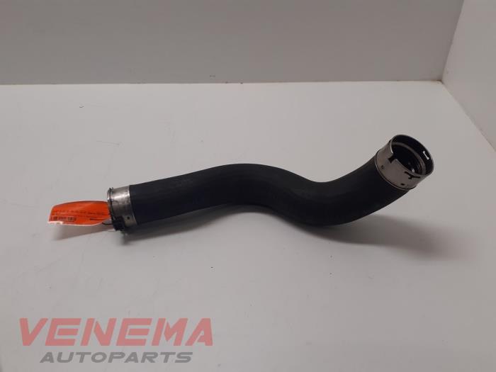 Usados Tubo intercooler Mercedes A (W176) 1.5 A-180 CDI, A-180d 16V Precio € 29,99 Norma de margen ofrecido por Venema Autoparts