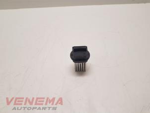 Used Heater resistor Mercedes Sprinter 5t (906.63/65) 510 CDI 16V Price € 29,99 Margin scheme offered by Venema Autoparts