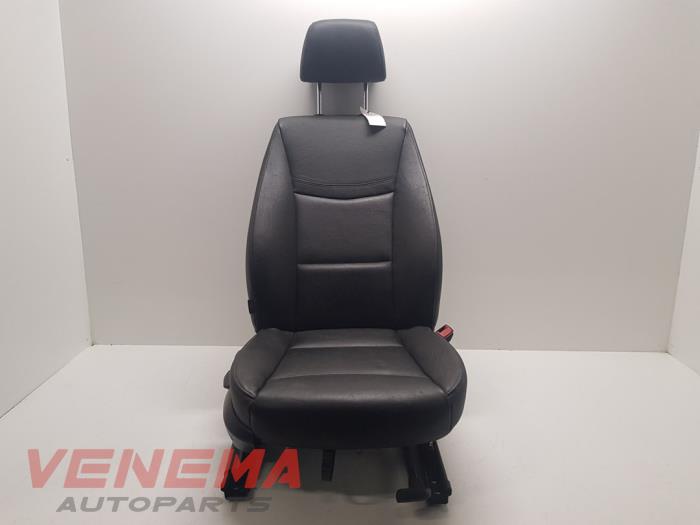 Używane Fotel prawy BMW 3 serie Touring (E91) 318d 16V Cena € 149,99 Procedura marży oferowane przez Venema Autoparts