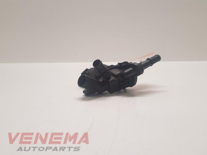 Thermostat housing from a Renault Clio IV (5R) 0.9 Energy TCE 90 12V 2018