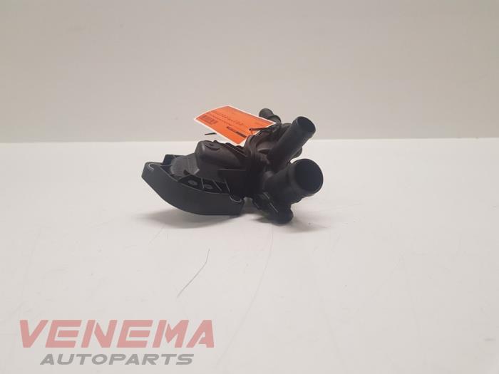 Thermostat housing from a Renault Clio IV (5R) 0.9 Energy TCE 90 12V 2018