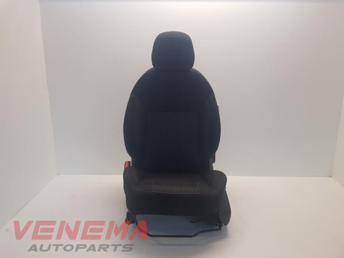 Sitz links van een Peugeot 208 I (CA/CC/CK/CL) 1.2 12V e-THP PureTech 110 2018