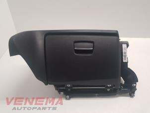 Usagé Boîte à gants BMW 1 serie (E87/87N) 118d 16V Prix € 49,99 Règlement à la marge proposé par Venema Autoparts