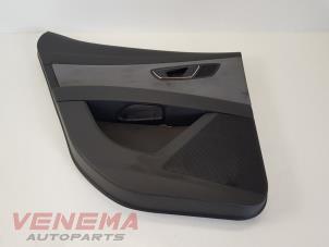 Używane Tapicerka drzwi lewych tylnych wersja 4-drzwiowa Seat Leon (5FB) 1.0 TSI 12V Cena € 49,99 Procedura marży oferowane przez Venema Autoparts