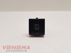 Used Pressure switch Skoda Yeti (5LAC) 1.4 TSI 16V Price € 9,99 Margin scheme offered by Venema Autoparts