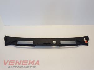 Used Cowl top grille BMW 1 serie (E87/87N) 118d 16V Price € 29,99 Margin scheme offered by Venema Autoparts