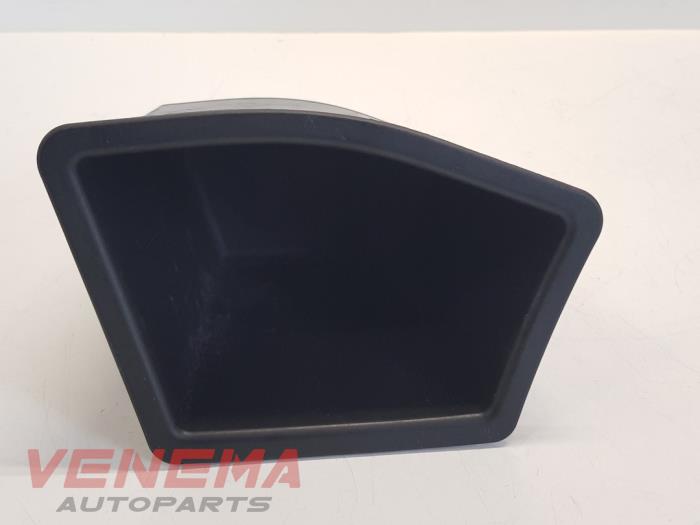 Usagé Divers BMW 1 serie (F20) 116i 1.6 16V Prix € 9,99 Règlement à la marge proposé par Venema Autoparts